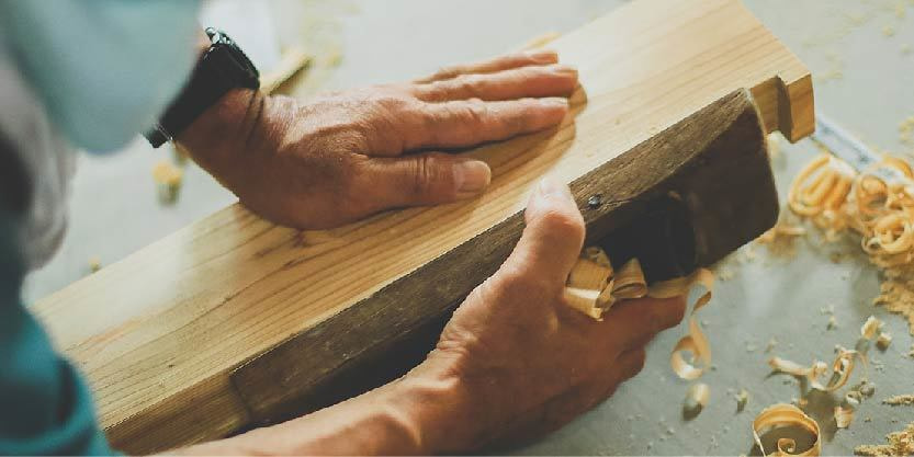 木は鉄に比べて長持ちします。 木は燃えても強度が急に落ちません。